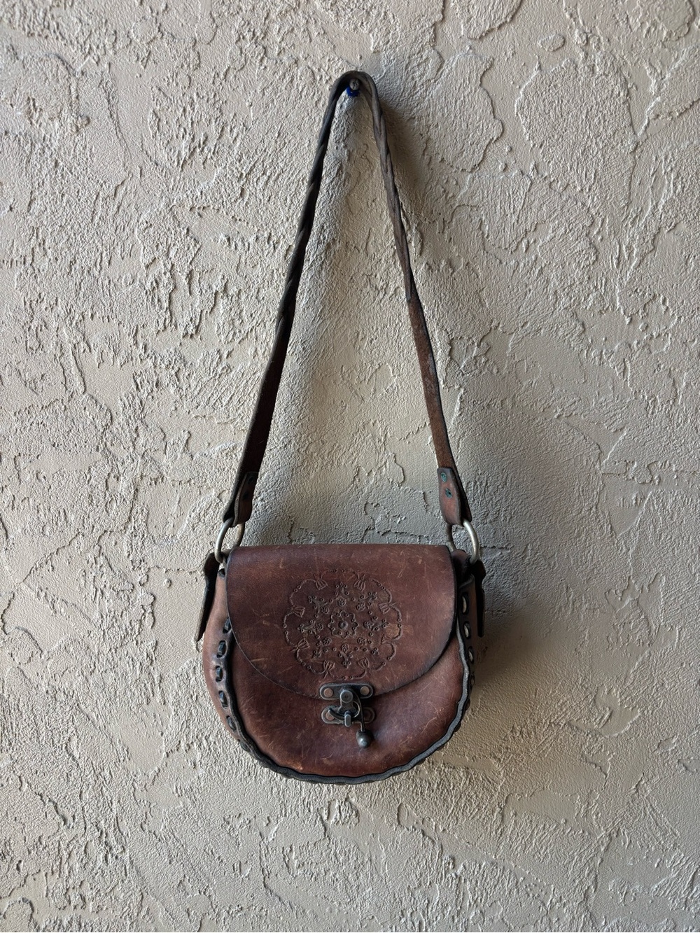 Vintage-Inspired Brown Leather Crossbody Bag
